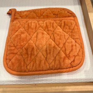 Set of 4 quilted diamond orange potholders. Looks like MCM color.